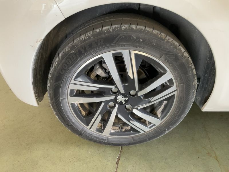 Peugeot 208 1.2 PureTech Allure 2019 – снимка 9