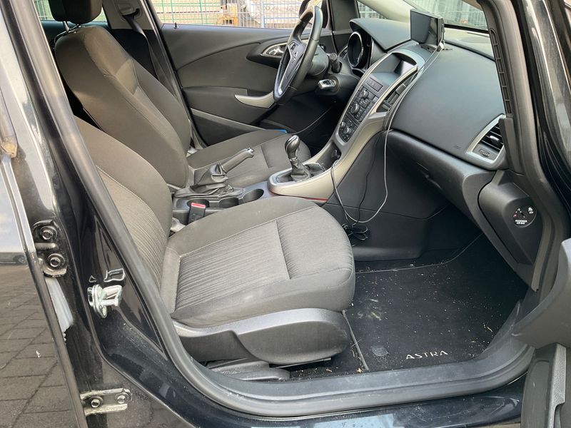 Opel Astra 1.4 Turbo Selection 2012 – снимка 3
