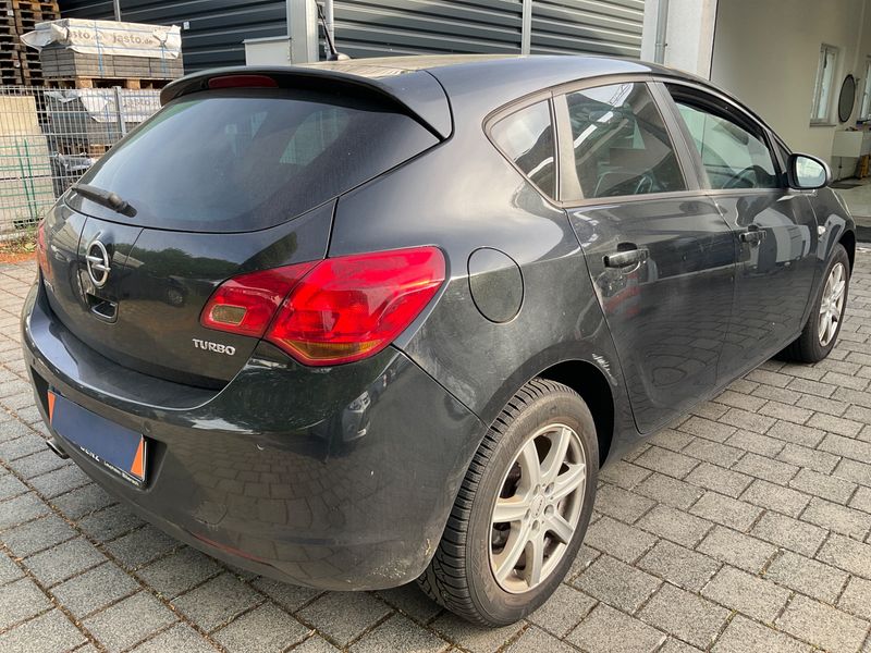 Opel Astra 1.4 Turbo Selection 2012 – снимка 2