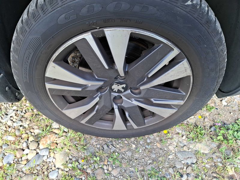 Peugeot 2008 1.2 PureTech Allure 2016 – снимка 20