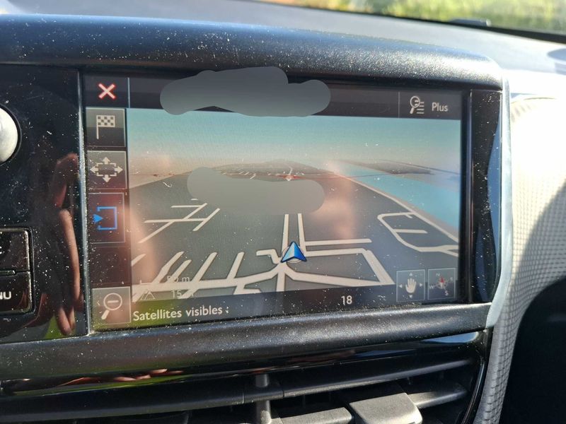 Peugeot 2008 1.2 PureTech Allure 2016 – снимка 13