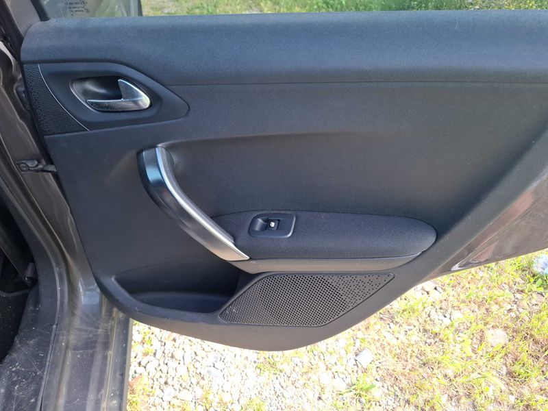 Peugeot 2008 1.2 PureTech Allure 2016 – снимка 49