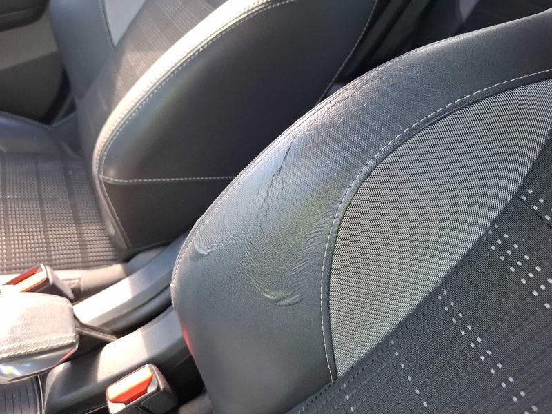 Peugeot 2008 1.2 PureTech Allure 2016 – снимка 41