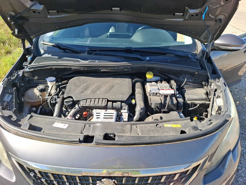 Peugeot 2008 1.2 PureTech Allure 2016 – снимка 8