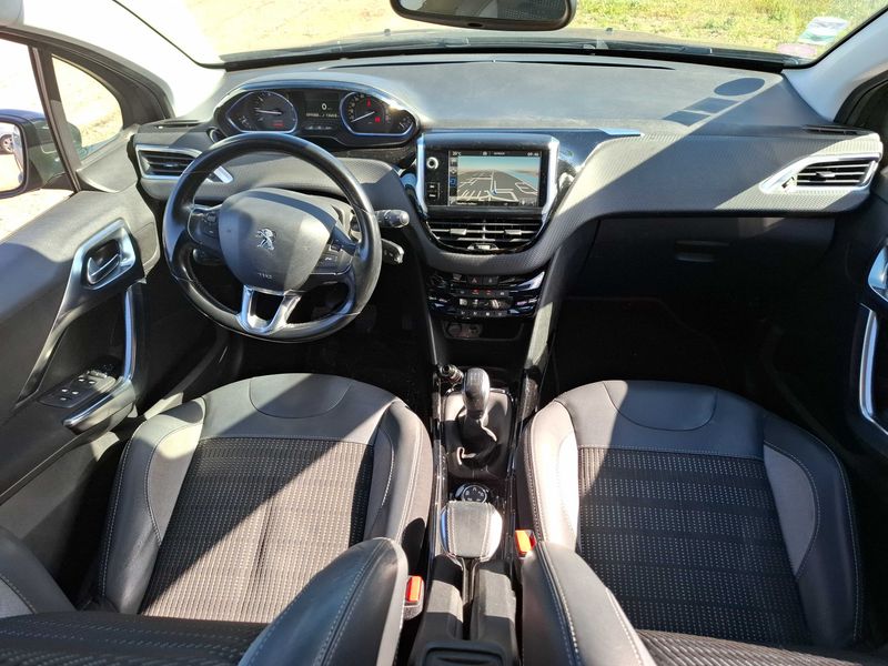 Peugeot 2008 1.2 PureTech Allure 2016 – снимка 11