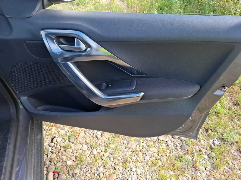 Peugeot 2008 1.2 PureTech Allure 2016 – снимка 51