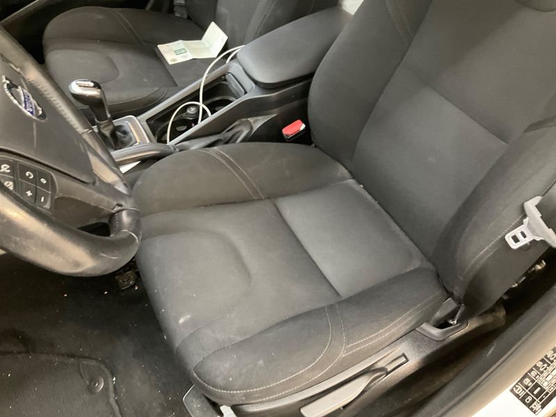 Volvo V40 2.0 D2 Kinetic 2016 – снимка 23