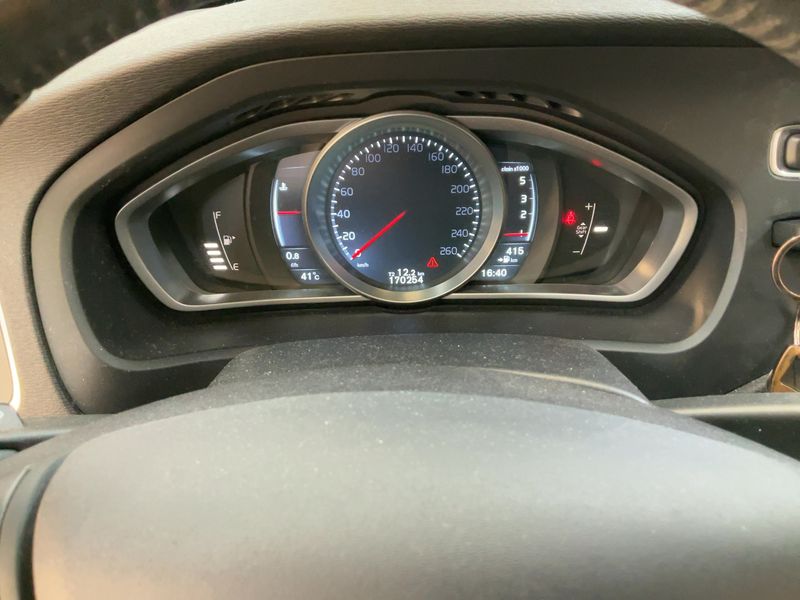Volvo V40 2.0 D2 Kinetic 2016 – снимка 19