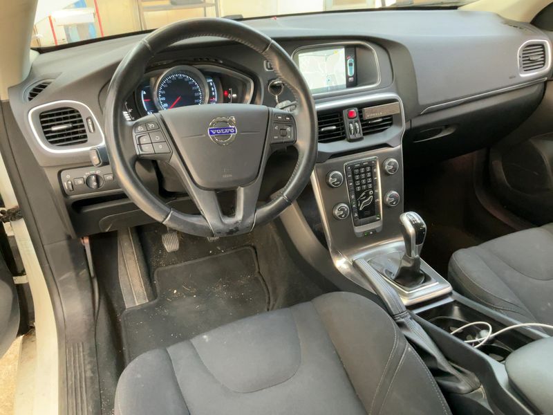 Volvo V40 2.0 D2 Kinetic 2016 – снимка 18