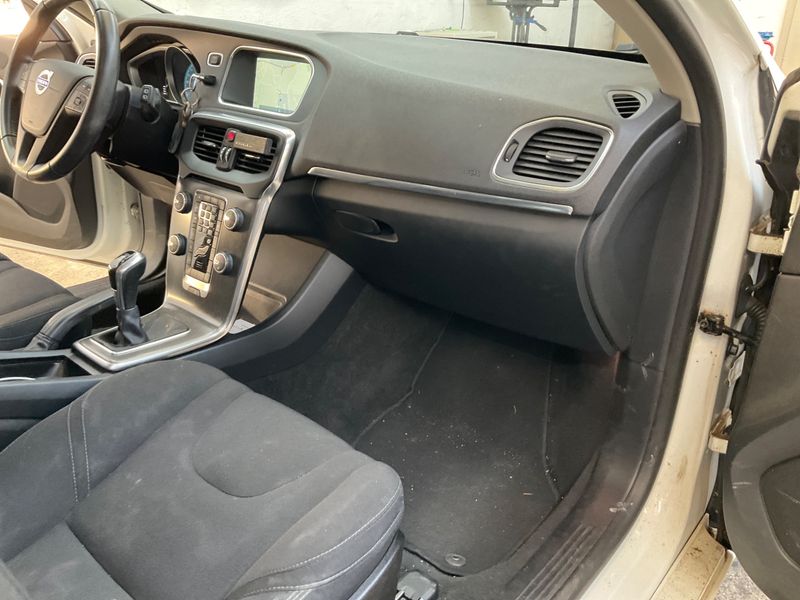 Volvo V40 2.0 D2 Kinetic 2016 – снимка 25