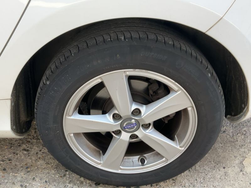 Volvo V40 2.0 D2 Kinetic 2016 – снимка 5
