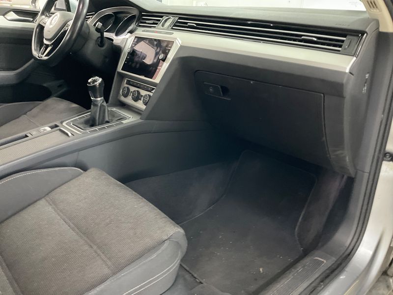 Volkswagen Passat 1.6 TDI Comfortline BlueMotion Tech 2018 – снимка 27