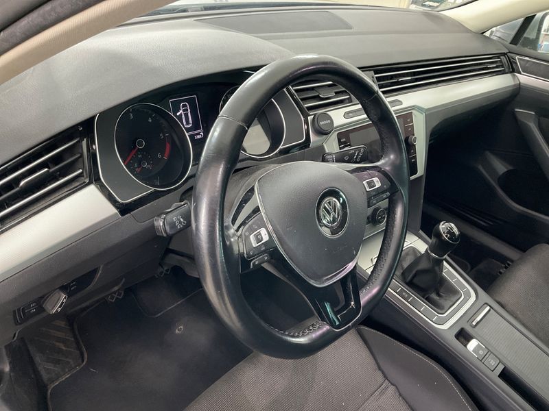 Volkswagen Passat 1.6 TDI Comfortline BlueMotion Tech 2018 – снимка 34
