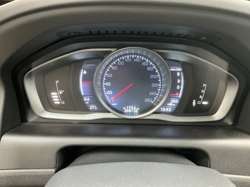 Volvo XC60 2.0 D4 Ocean Race 2WD 2016 – снимка 19