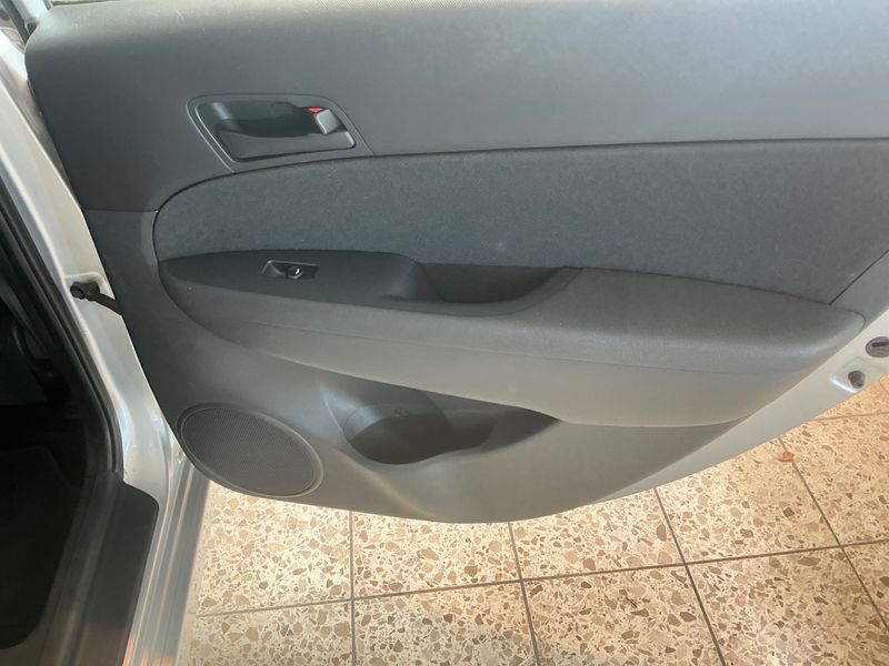 Hyundai i30 1.4 Classic 2012 – снимка 25