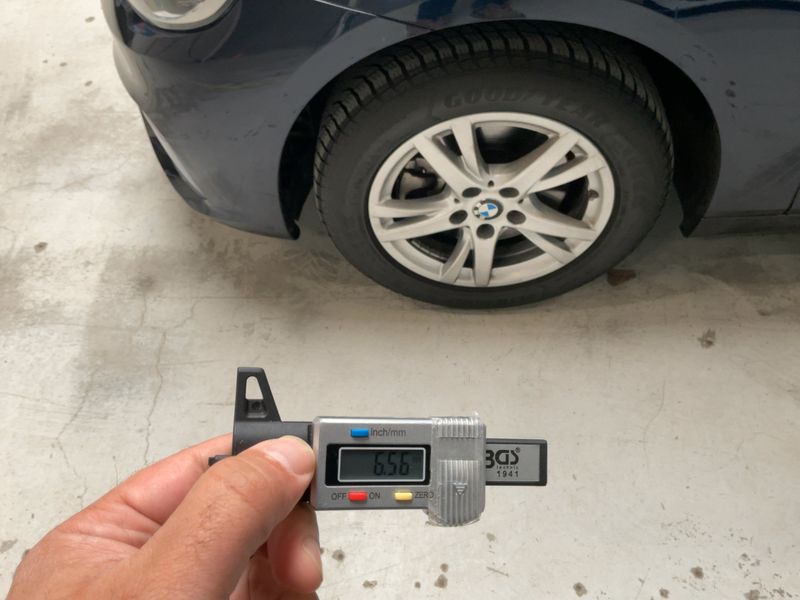 BMW 2er 218i Active Tourer Sport Line 2015 – снимка 3