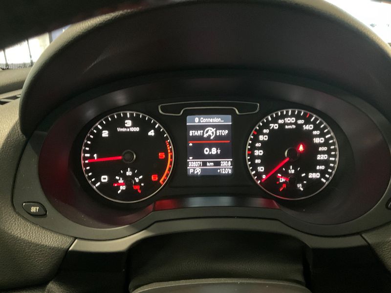 Audi Q3 2.0 TDI quattro Attraction 2011 – снимка 18
