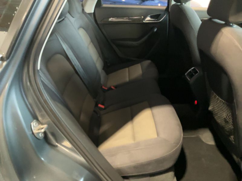 Audi Q3 2.0 TDI quattro Attraction 2011 – снимка 19
