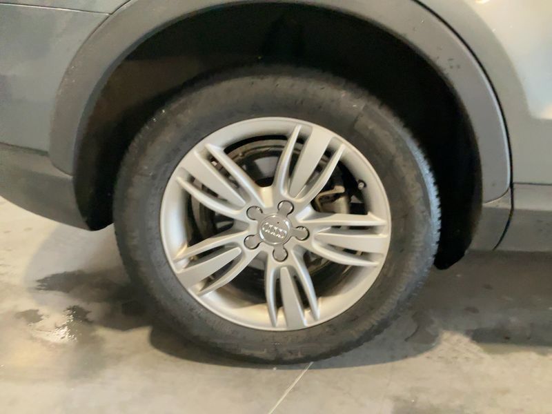 Audi Q3 2.0 TDI quattro Attraction 2011 – снимка 9