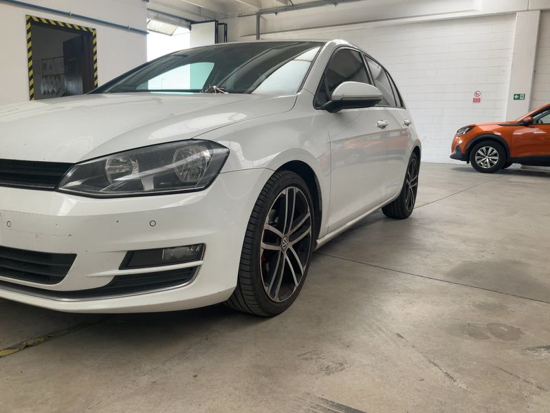 Volkswagen Golf VII 1.6 TDI Highline BlueMotion Tech 2013 – снимка 2