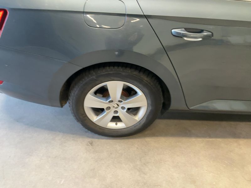Skoda Superb 2.0 TDI Laurin & Klement 4x4 2019 – снимка 9