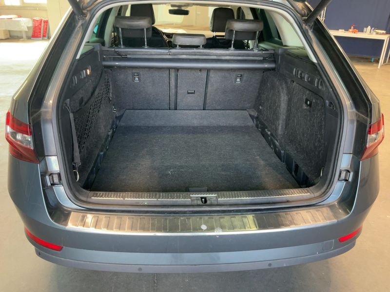 Skoda Superb 2.0 TDI Laurin & Klement 4x4 2019 – снимка 16