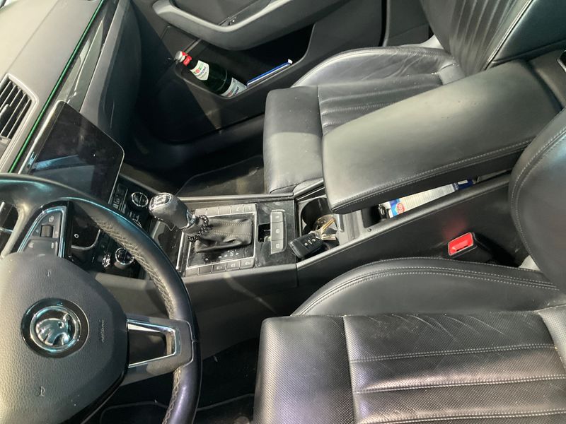 Skoda Superb 2.0 TDI Laurin & Klement 4x4 2019 – снимка 29