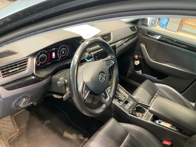 Skoda Superb 2.0 TDI Laurin & Klement 4x4 2019 – снимка 27
