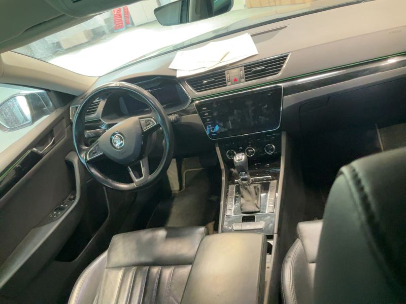 Skoda Superb 2.0 TDI Laurin & Klement 4x4 2019 – снимка 18