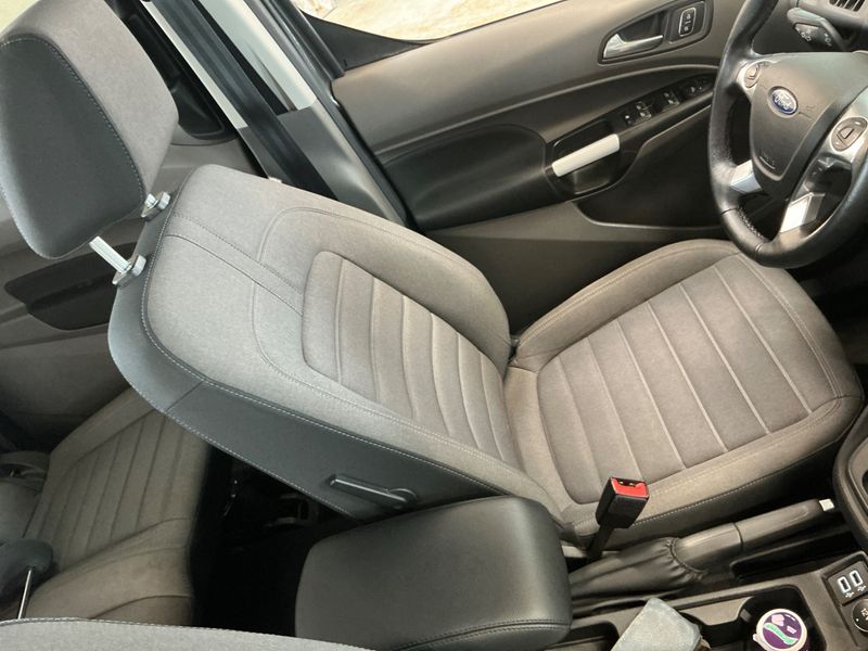 Ford Grand Tourneo Connect 1.5 TDCi EcoBlue Titanium 2020 – снимка 28