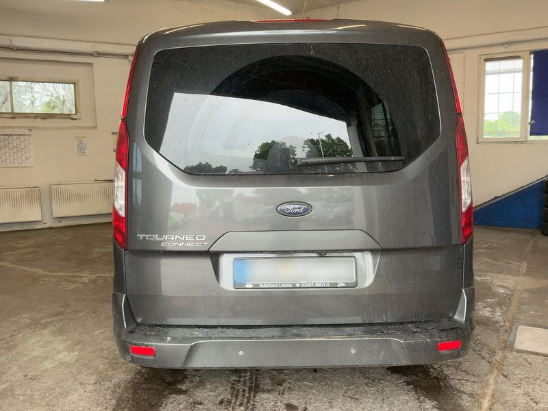 Ford Grand Tourneo Connect 1.5 TDCi EcoBlue Titanium 2020 – снимка 7