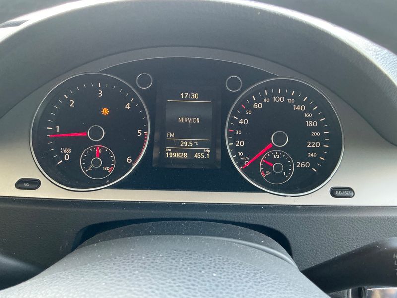 Volkswagen Passat 2.0 TDI Advance Plus 2010 – снимка 4