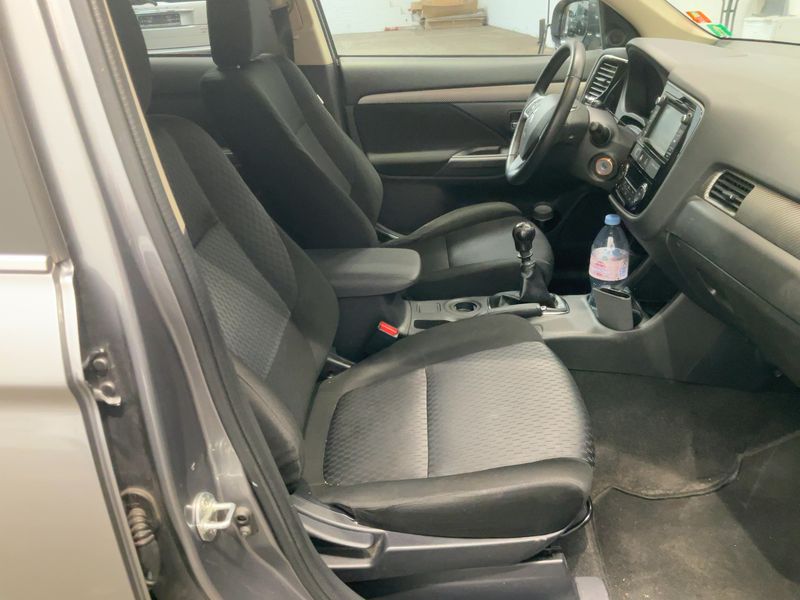 Mitsubishi Outlander 2.2 DI-D Invite ClearTec 2WD 2013 – снимка 16