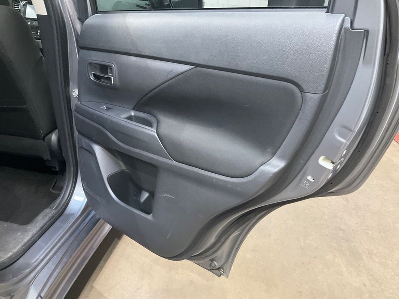 Mitsubishi Outlander 2.2 DI-D Invite ClearTec 2WD 2013 – снимка 25
