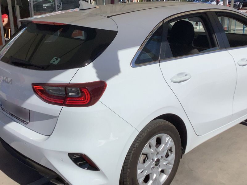 Kia cee'd 1.0 TGDI Drive 2023 – снимка 8