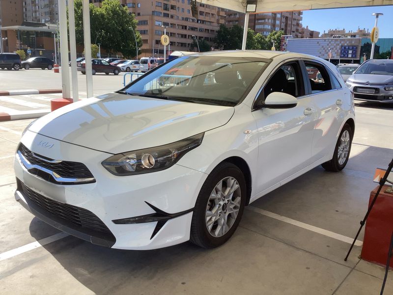 Kia cee'd 1.0 TGDI Drive 2023 – снимка 1