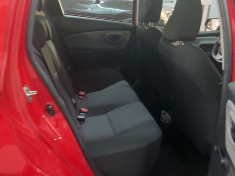 Toyota Yaris 1.0 VVT-i Cool 2015 – снимка 19