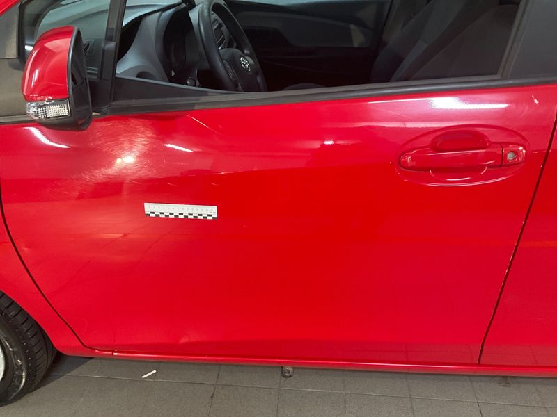 Toyota Yaris 1.0 VVT-i Cool 2015 – снимка 29
