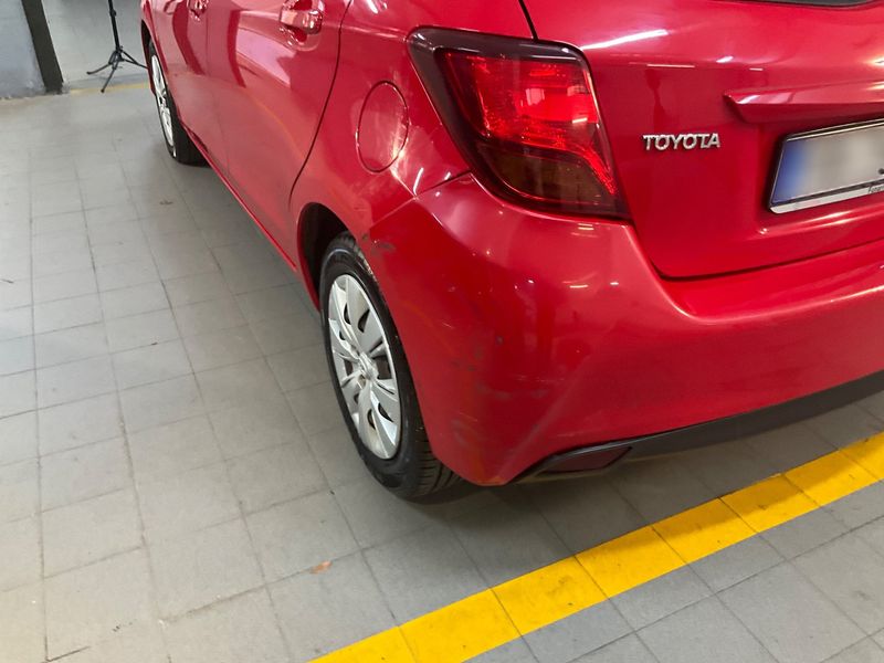 Toyota Yaris 1.0 VVT-i Cool 2015 – снимка 37