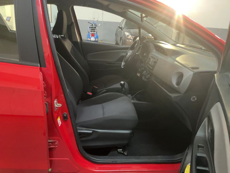 Toyota Yaris 1.0 VVT-i Cool 2015 – снимка 16