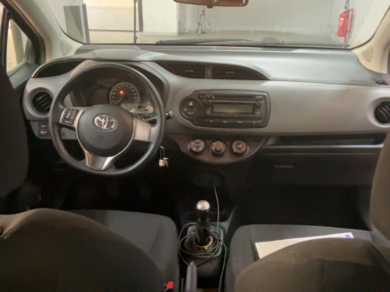 Toyota Yaris 1.0 VVT-i Cool 2015 – снимка 17