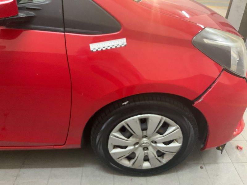 Toyota Yaris 1.0 VVT-i Cool 2015 – снимка 21