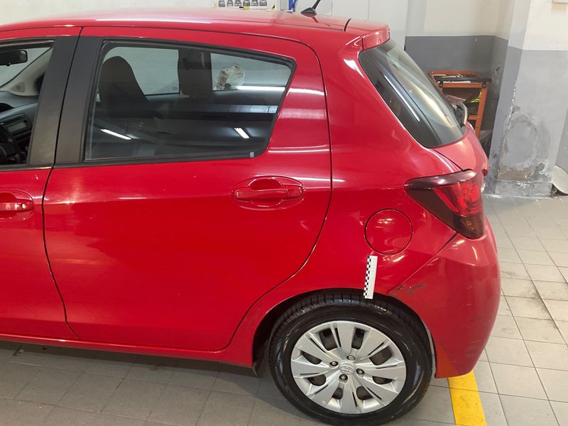 Toyota Yaris 1.0 VVT-i Cool 2015 – снимка 34