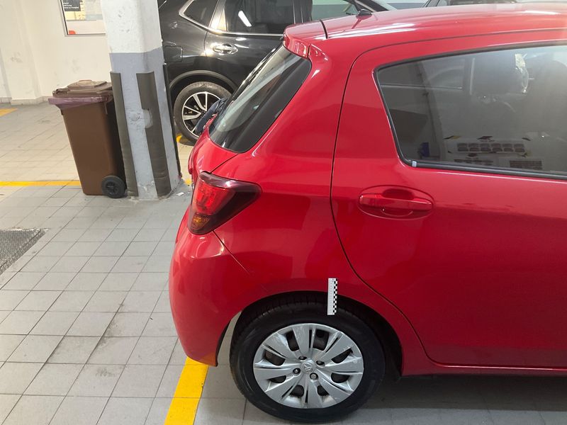 Toyota Yaris 1.0 VVT-i Cool 2015 – снимка 23