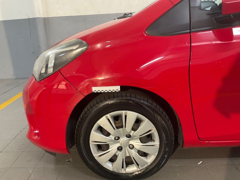 Toyota Yaris 1.0 VVT-i Cool 2015 – снимка 36