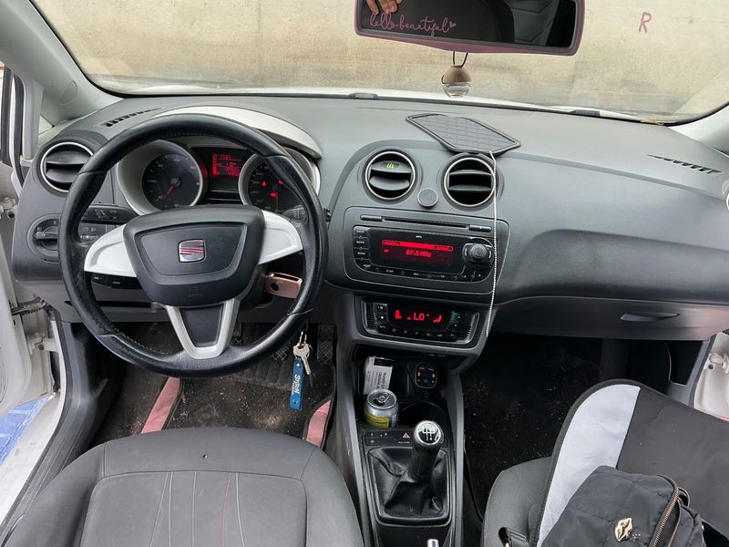 Seat Ibiza 1.6 TDI Stylance / Style 2012 – снимка 17