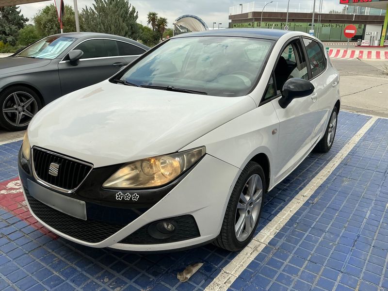 Seat Ibiza 1.6 TDI Stylance / Style 2012 – снимка 1