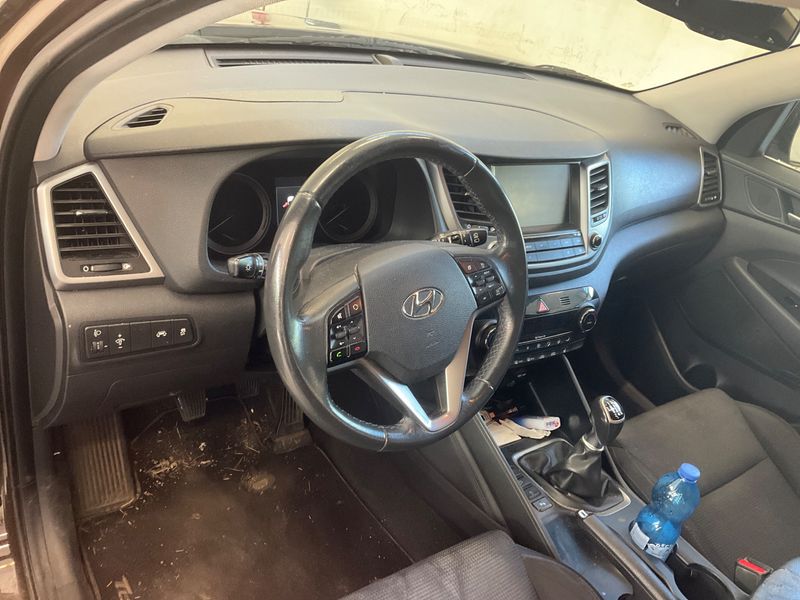 Hyundai Tucson 1.7 CRDi Xpossible ISG 2WD 2017 – снимка 27
