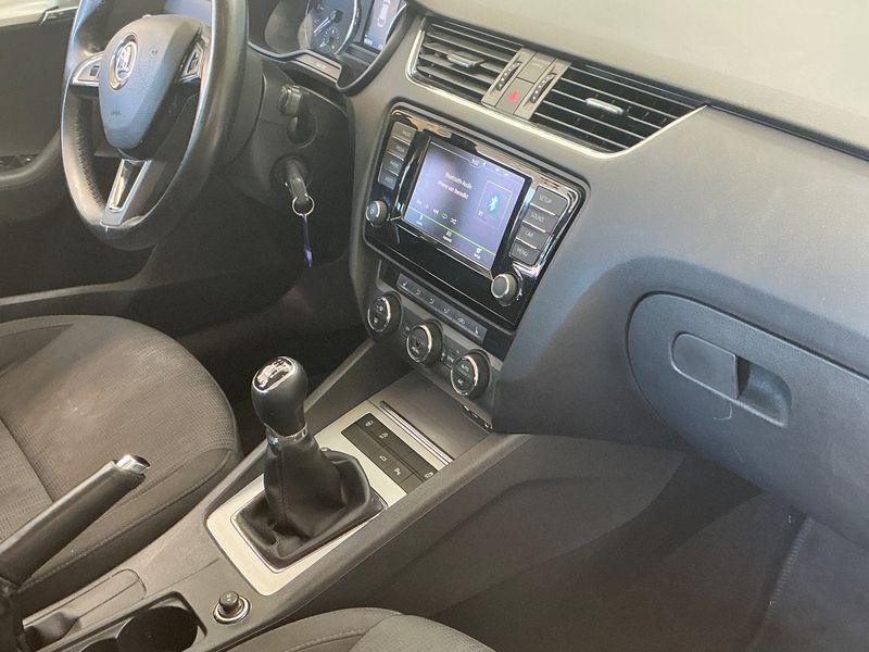 Skoda Octavia 1.6 TDI Style 4x4 2015 – снимка 24