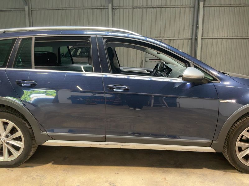 Volkswagen Golf VII 1.6 TDI Allstar 4Motion BlueMotion Tech 2015 – снимка на щета